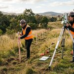 découvrez tout ce qu'il faut savoir sur les frais de notaire lors de l'achat d'un terrain constructible, y compris leur calcul et les astuces pour les optimiser.