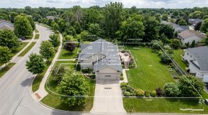 découvrez la définition de l'emprise au sol, ses enjeux essentiels et ses applications pratiques dans l'urbanisme et la construction.