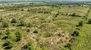 découvrez les facteurs influençant le prix au m2 d'un terrain non constructible en 2026 et obtenez des conseils pour estimer sa valeur avec précision.